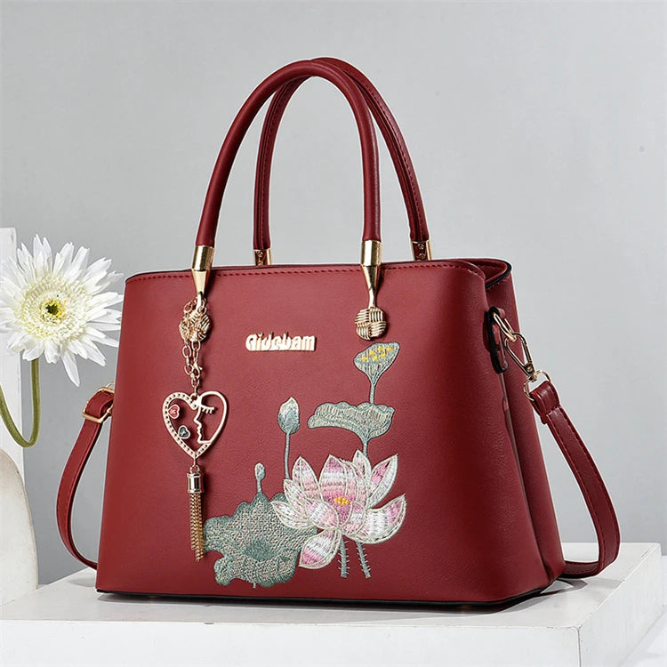 Fashion Luxury Flower China Manufacturer Pink Small  Pearl Cheap Handbag With Private Label