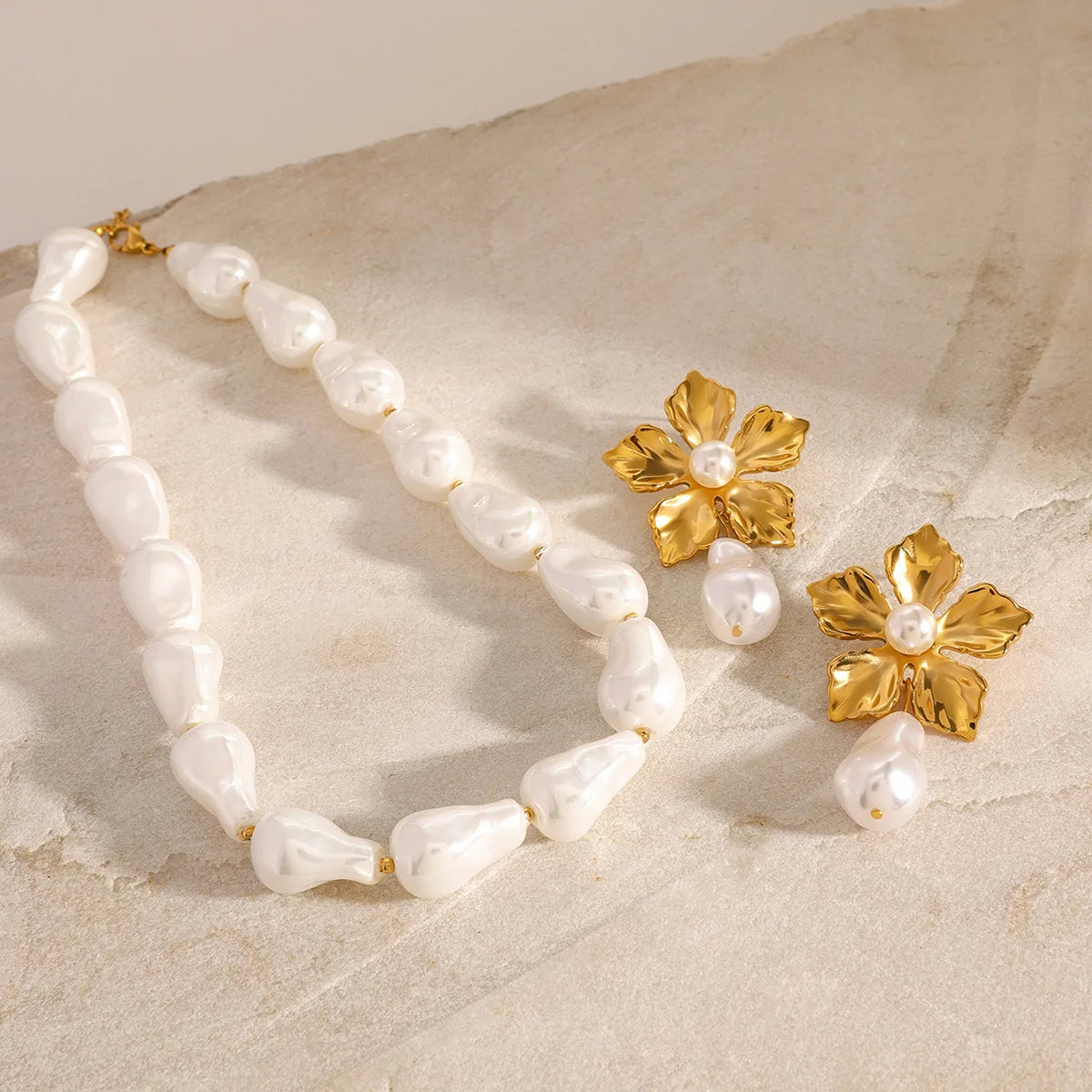 G3811 Wholesale Vintage Baroque Shell Pearl Chokers Necklace PVD 18K Gold Plated Stainless Steel Flower Pearls Studs Earrings