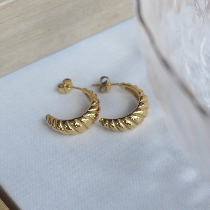 Wholesale Europe and America Hot Selling 18K Gold Plated Stainless Steel Trendy Croissant Twist Hoop Earrings