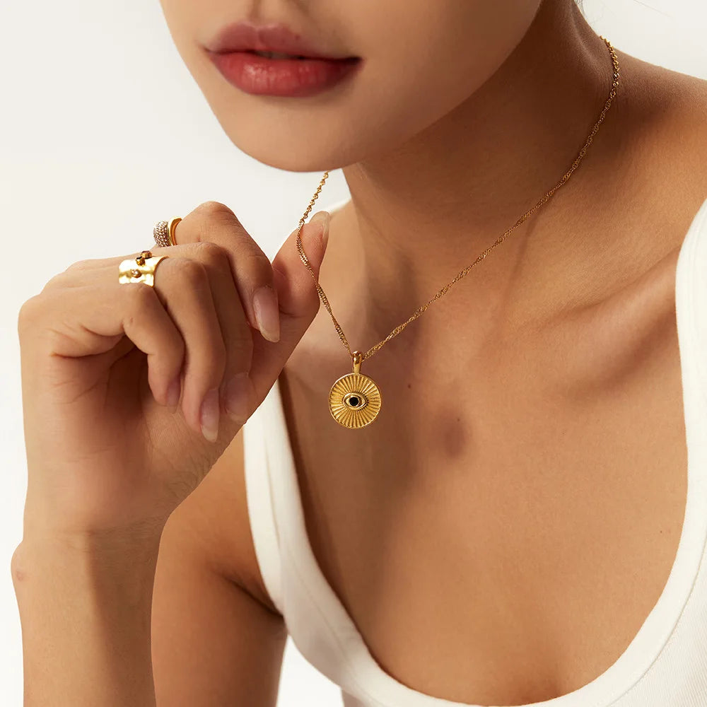 Personalized  Simple Gold-plated Devil's Eye  Collarbone Chain Versatile  Pendant  Necklace for Women