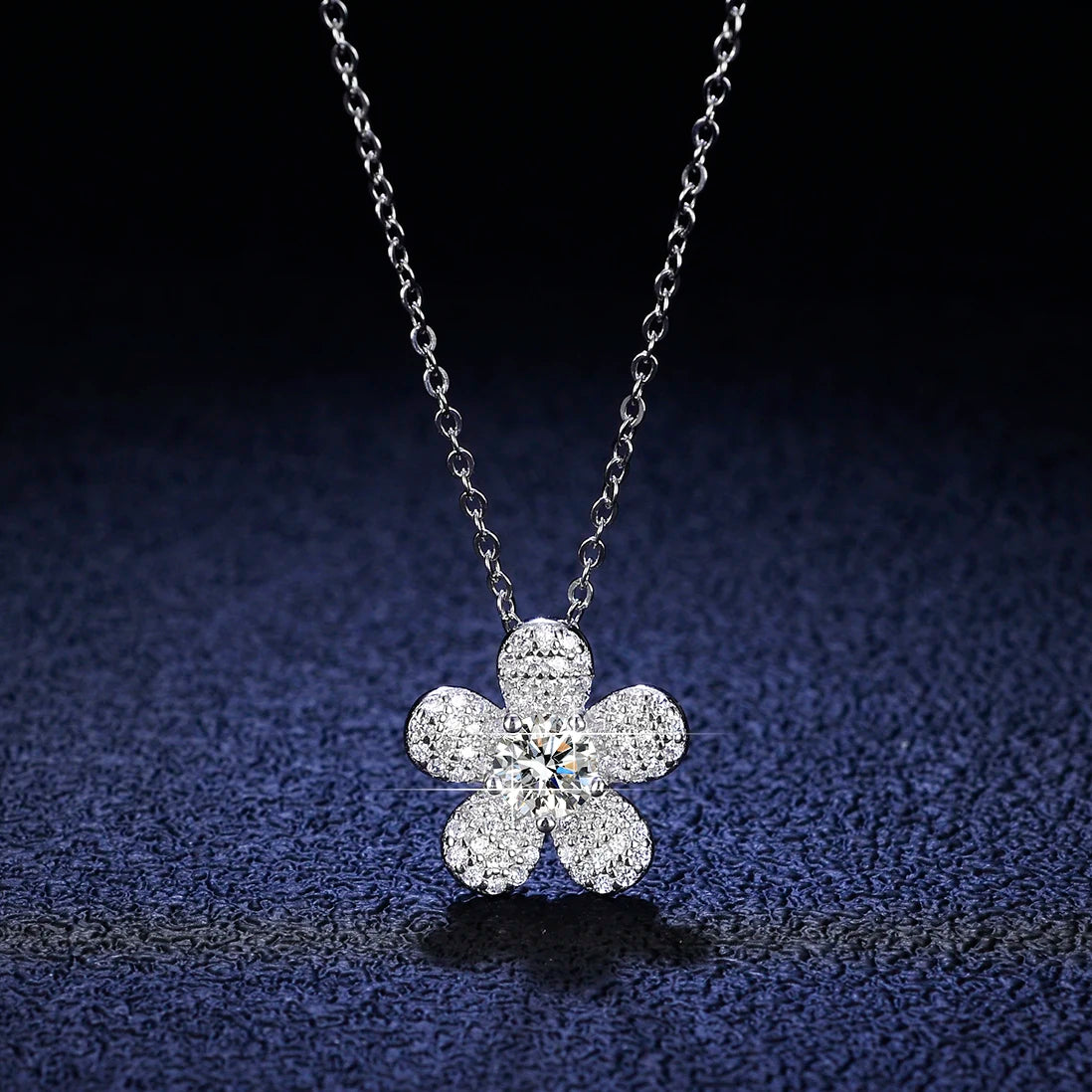 Beautiful Silver Necklace Shinning Moissanite Stone Diamond Fine Jewelry Four-leaf Clover Flower Pendant Moissanite Necklaces