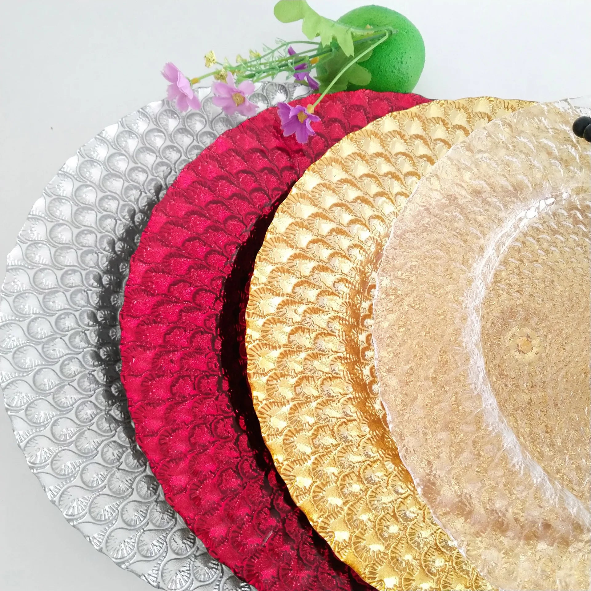 Luxury Modern Pattern Eco-Friendly Charger Glass Plates 33cm Handpainted Feather Design Lead-Free Crystal Gold Plate Dish Party
