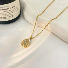 Water Droplet Shaped Inlaid Zircon Golden Titanium Steel Pendant Necklace Non Fading Plated 18k Gold Necklace