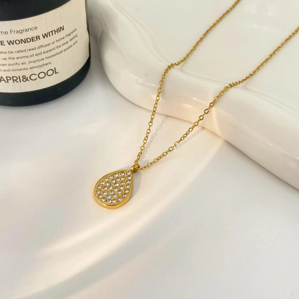 Water Droplet Shaped Inlaid Zircon Golden Titanium Steel Pendant Necklace Non Fading Plated 18k Gold Necklace