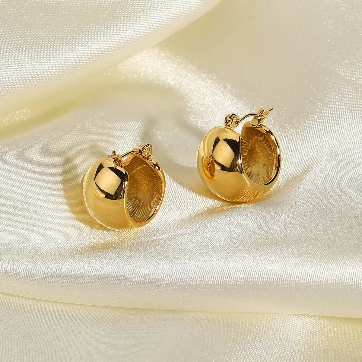 Trendy Simple Design Small Ball Dangle Earrings Three-Dimensional Spherical Earrings Ladies Stainless Steel Jewelry for Gifts