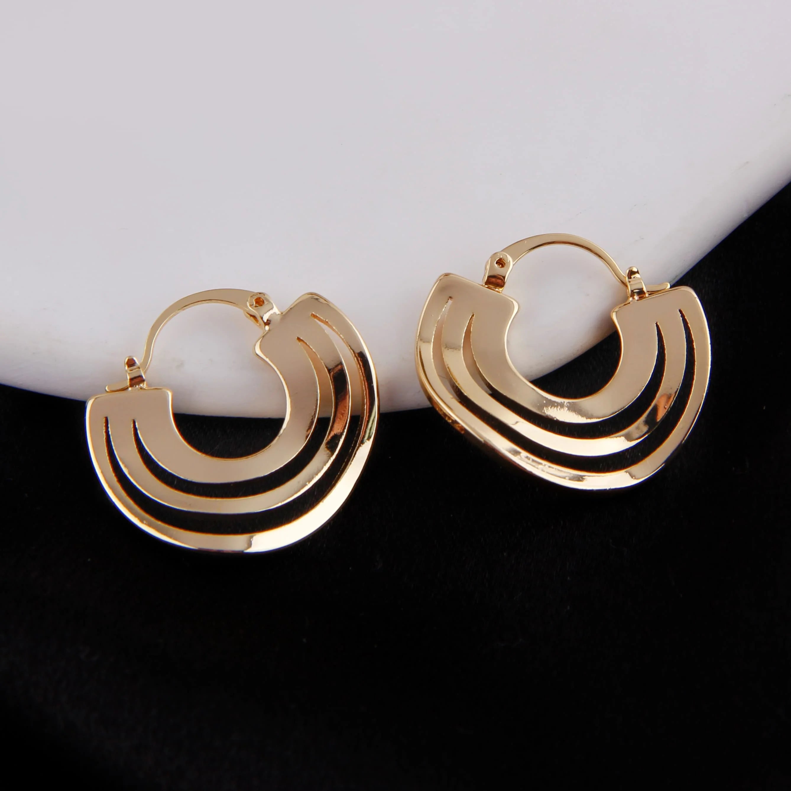 Elegant Exquisite Trendy Unique High-End Fashion Brass Hoop Earrings with Irregular U-Shaped Design Cute Style