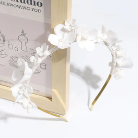 2024 Handmade Elegant Hair Band White Ceramic Flower Beads Jewelry Hair Accessories Bridal Tiara for Wedding Anniversary Photo