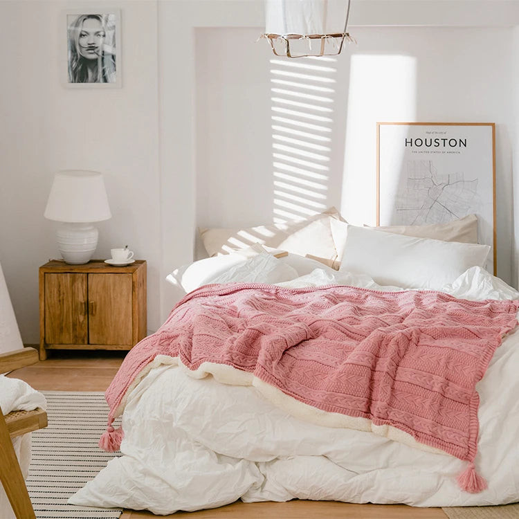 Stock Luxury Modern Warm Sherpa Acrylic Pink Tassels Knitted Eco-Friendly Anti-static Throw Blanket for Sofa Winter Use