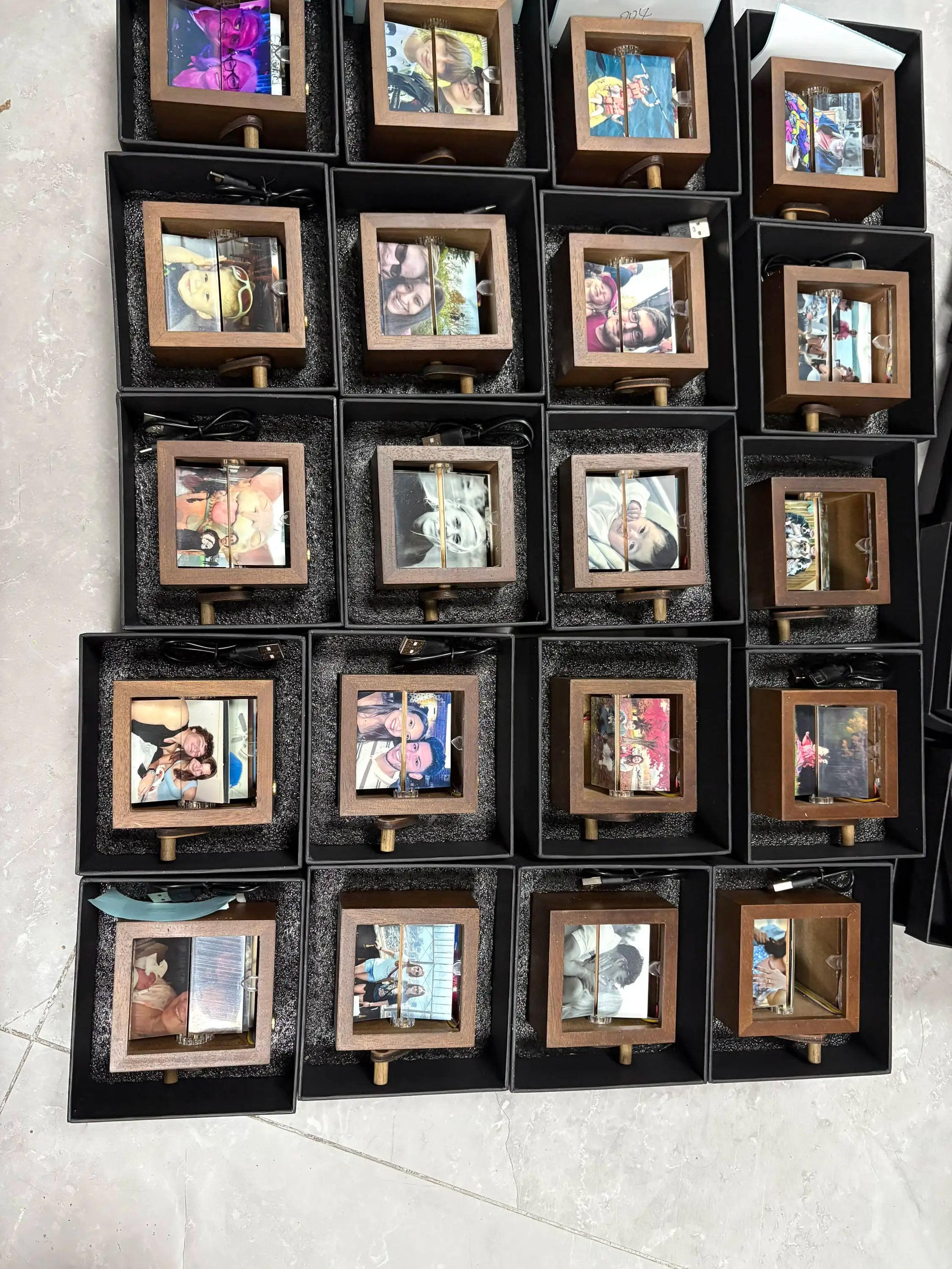 Customized Wooden Flip Photo Box Engraved Couple Family for Mother's Day Memorial Gift Hand-Crank Flip Photo Factory Wholesale