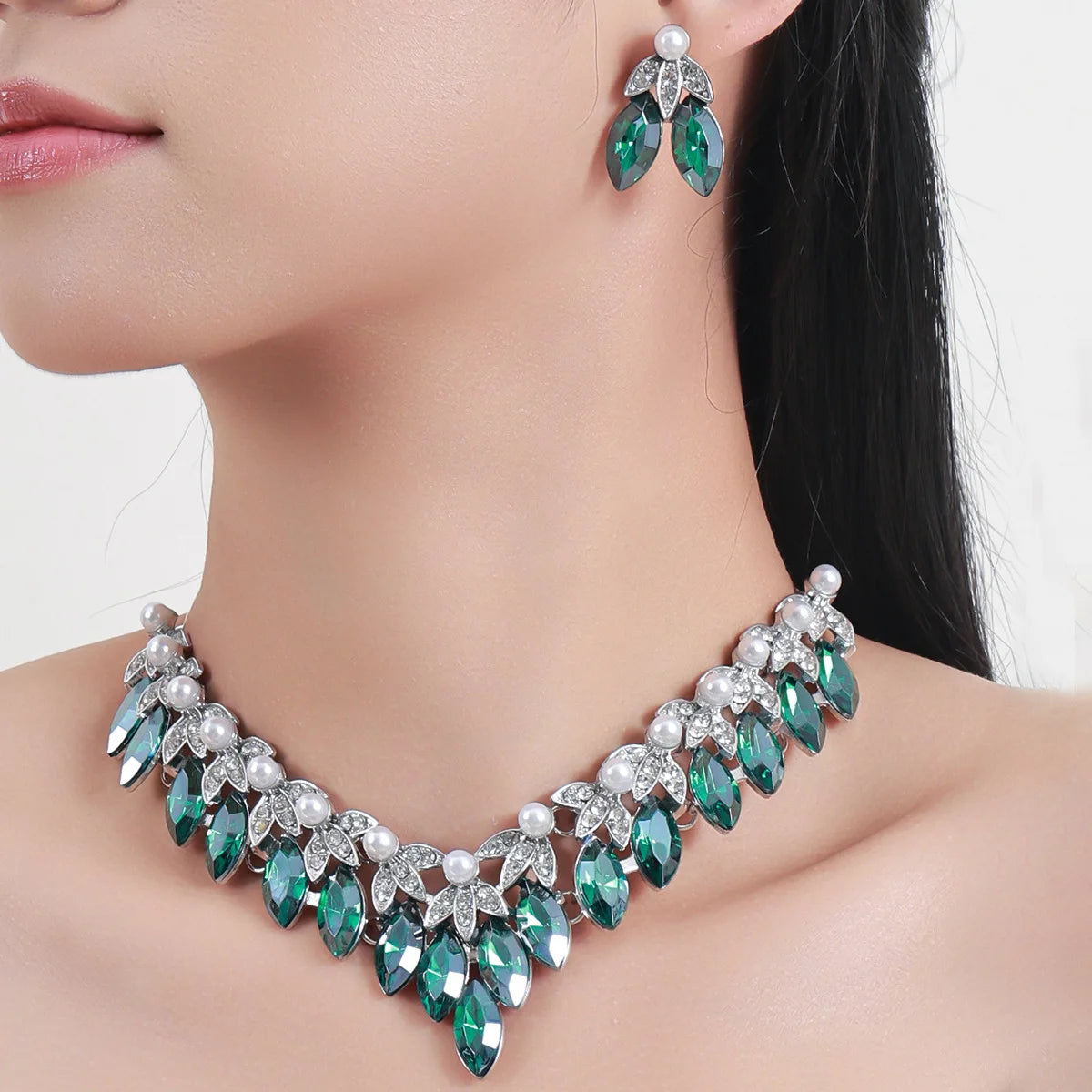 Elegant Premium Horse Eye Gemstone Necklace Earrings Set V-Neck Exaggerated Alloy Rhinestone Jewelry for Weddings Parties Gifts