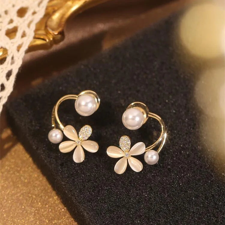 Fashion Jewelry 18K Gold Plated White Pearl Stud Earrings Bling Shell Cat Eye Flower Cuff Earrings for Women