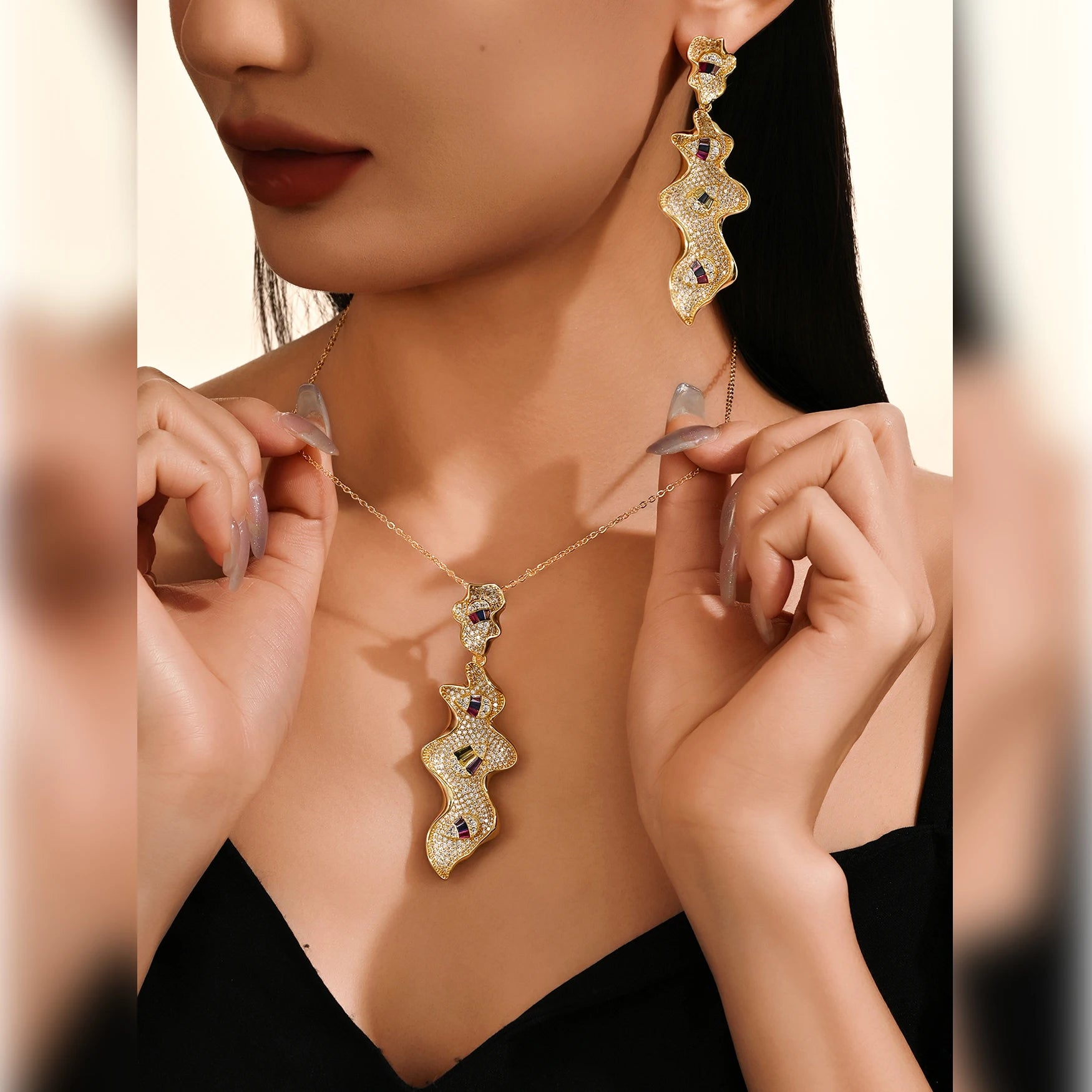 Meizi Fashion 18K Gold Plated Copper Necklace Earrings Set Classic Vintage Style with Diamond Custom Pattern