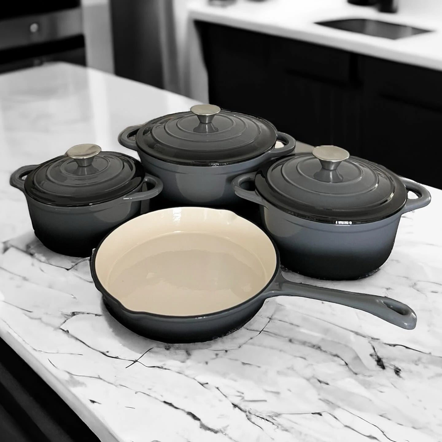 Food-Lover Necessary Cast Iron Anti-Rust Enamel Coating Kitchen Cooking Pots and Pan Set Cookware Set in Standard Quality