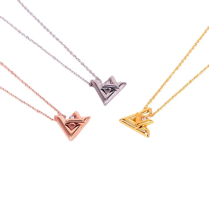 18K Rose Gold Double V Titanium Steel Pendant Necklace Classic Style Letter Stone Design for Couples Stainless Steel Jewelry