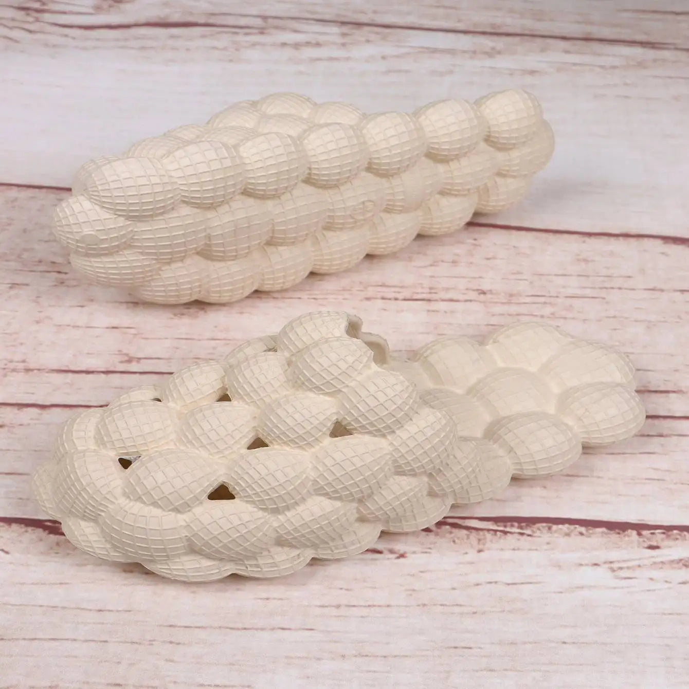 Men's Comfortable Bubble Slides Flip Flops with EVA Insole Indoor-Outdoor Home Slippers Breathable Feature for Winter Season