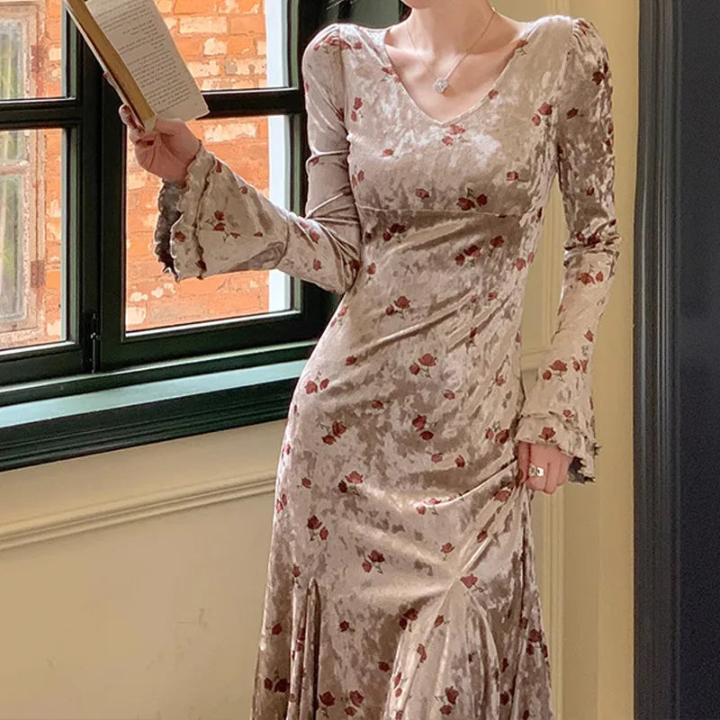 Women's Autumn and Winter Slim Fit Retro French Gentle Style Long Sleeved Fragmented Flower Style Bottom Wrapped Hip Skirt