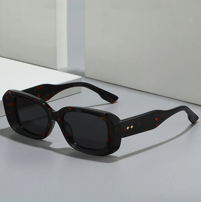 New Arrival Unisex Designer Chunky Black Sunglasses Women Custom Logo Rectangle Ladies All Black Sunglasses