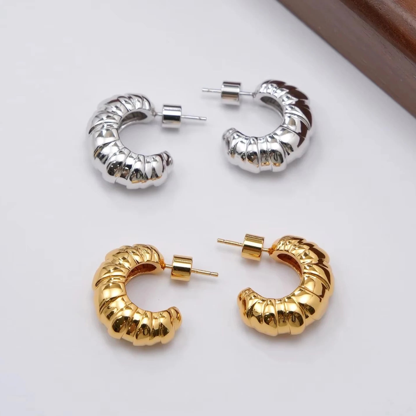New Arrival Luxury Vintage Real Real Gold-Plated Brass Earrings Curved Earrings in Bright Gold/silver