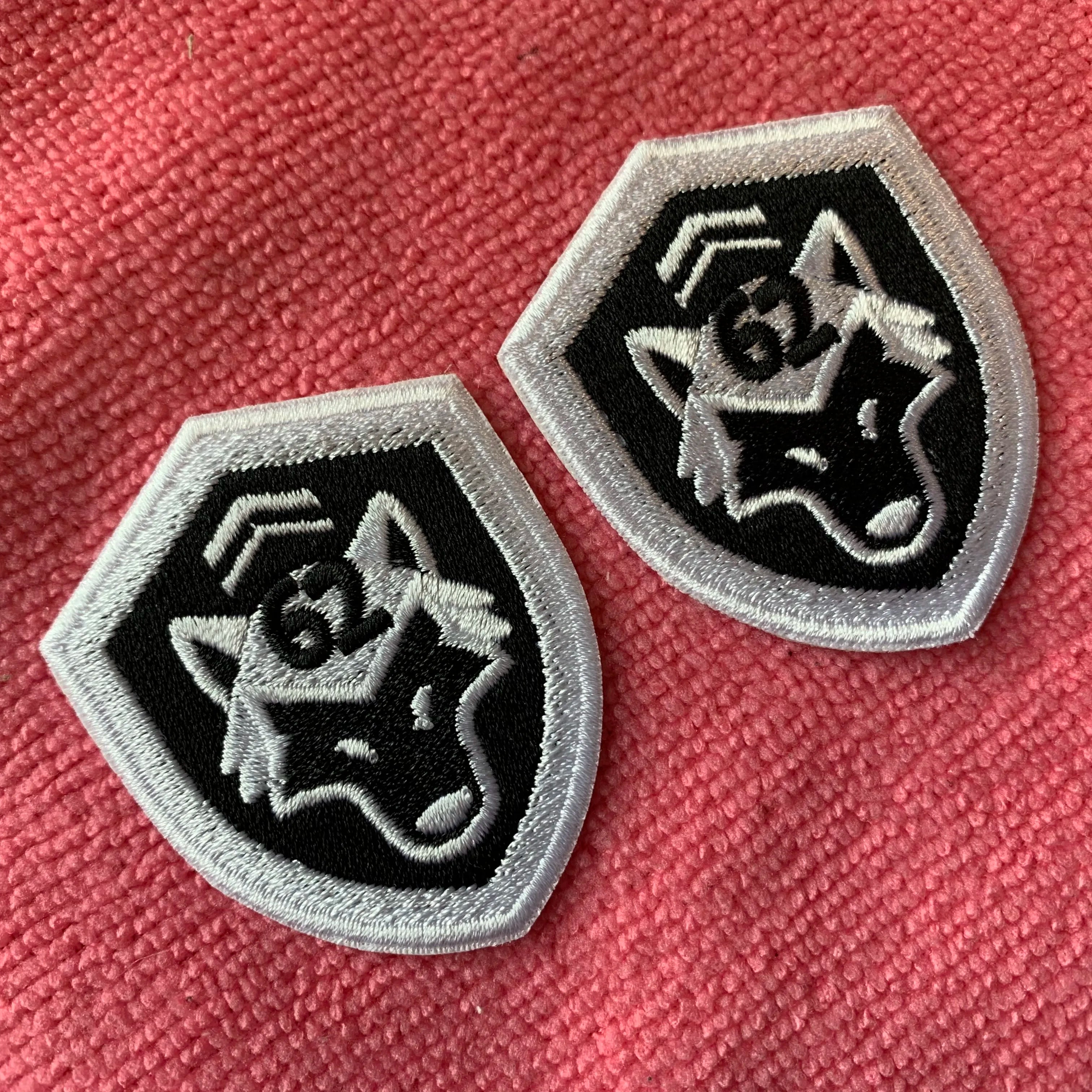 Wolf logo Convex logo Twill Embroidery Emblemuniform Iron on Backing Embroidery Label