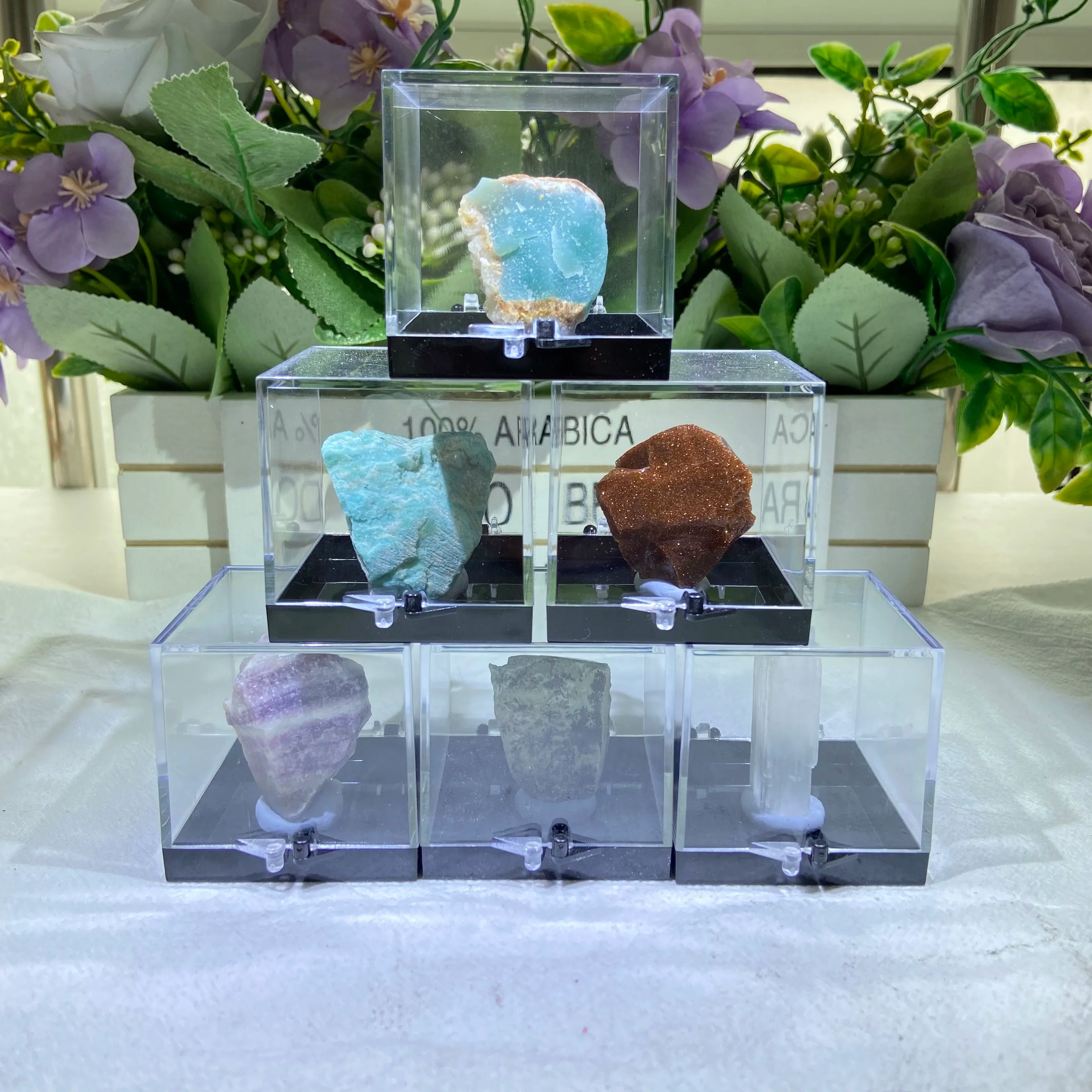 Wholesale Small Acrylic Mineral Box Natural Raw Rocks Crystal Specimens Box for Gift
