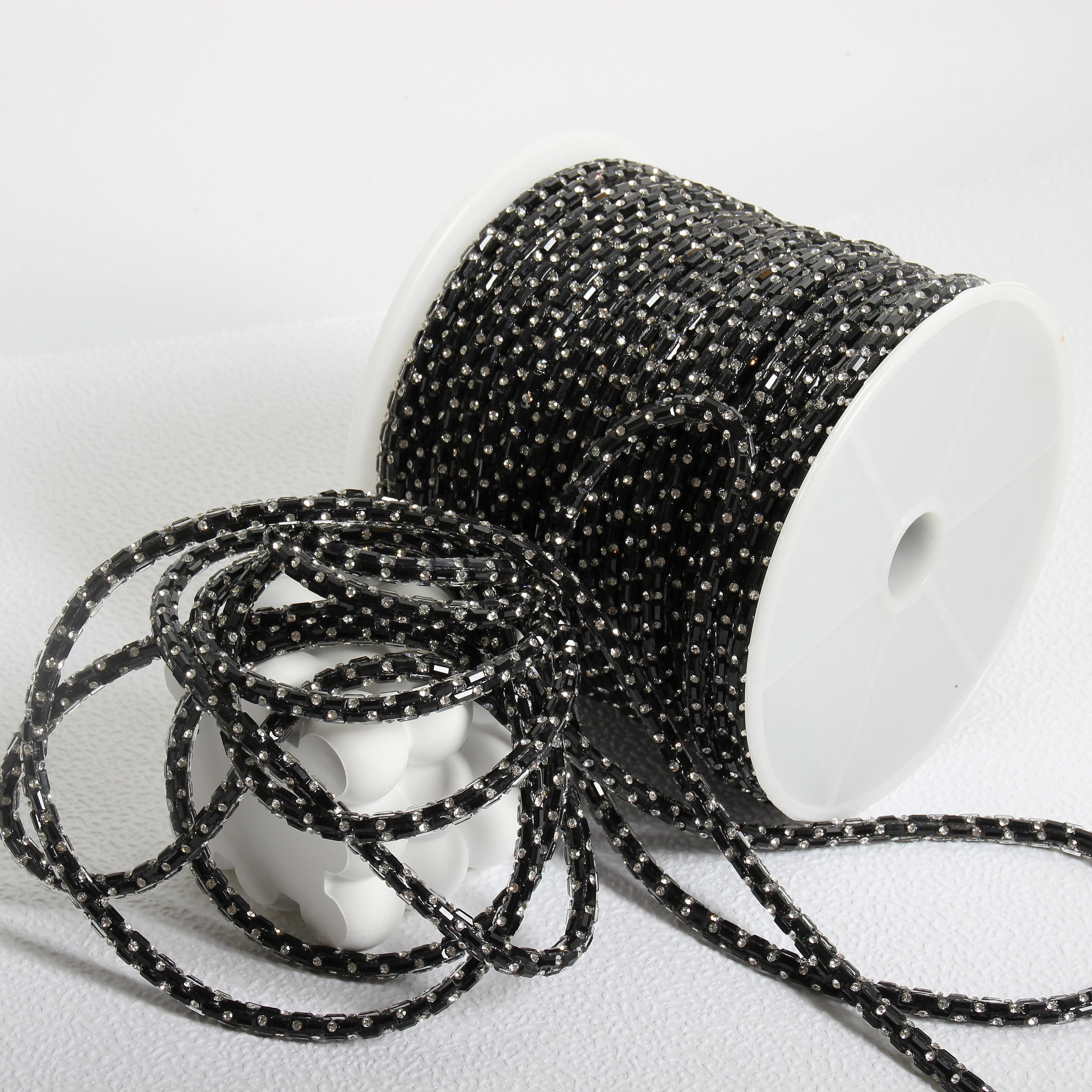 Black 2.5*5mm Glass Patterned Rhinestone Rope with 6mm Flash Rhinestone 3D Adhesive Circular Stretching Technology Glue on