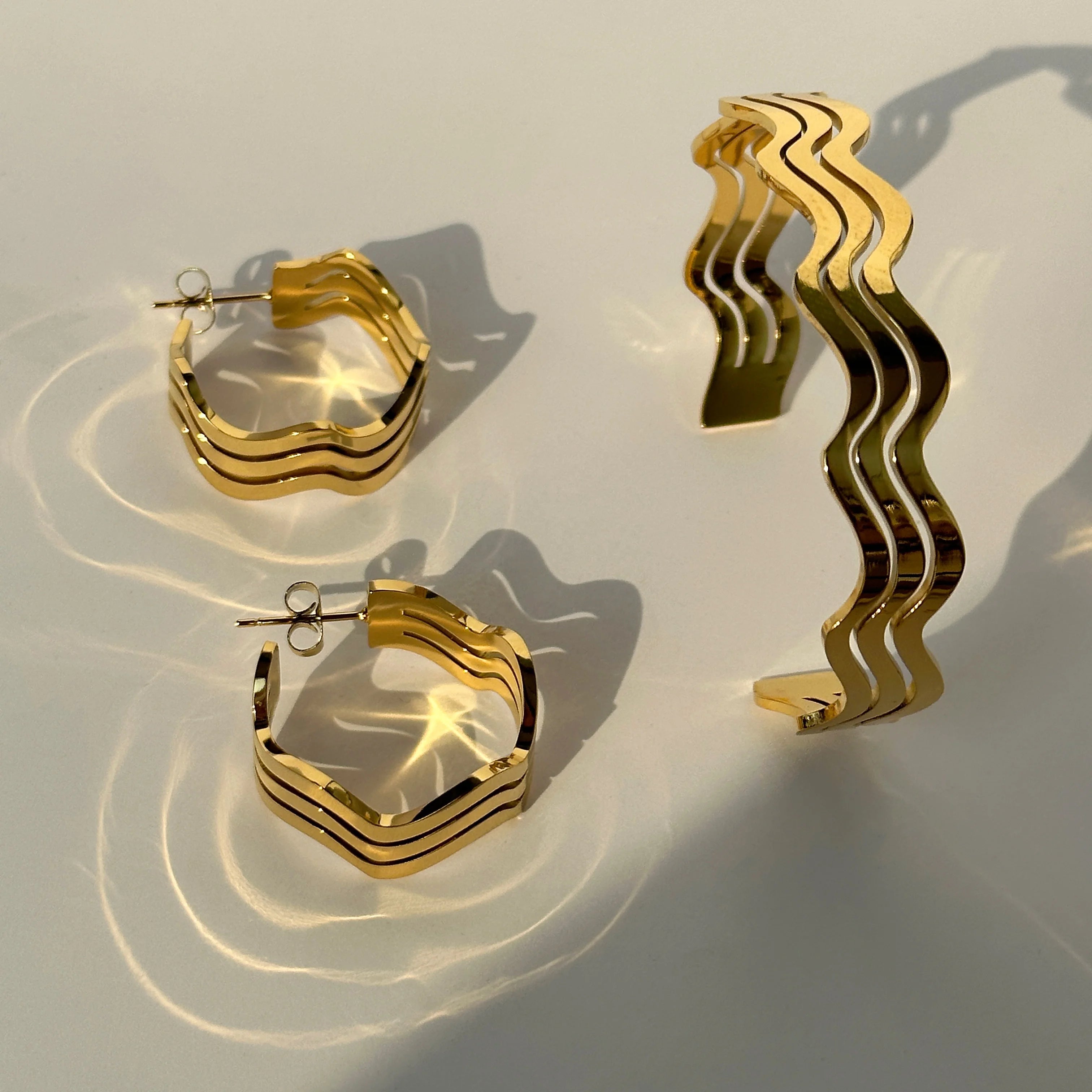 2026 Dazan Summer 18k Gold Plated Unique Hypoallergenic Stainless Steel Scandinavian Polished Wavy Earrings Bracelet Jewelry Set