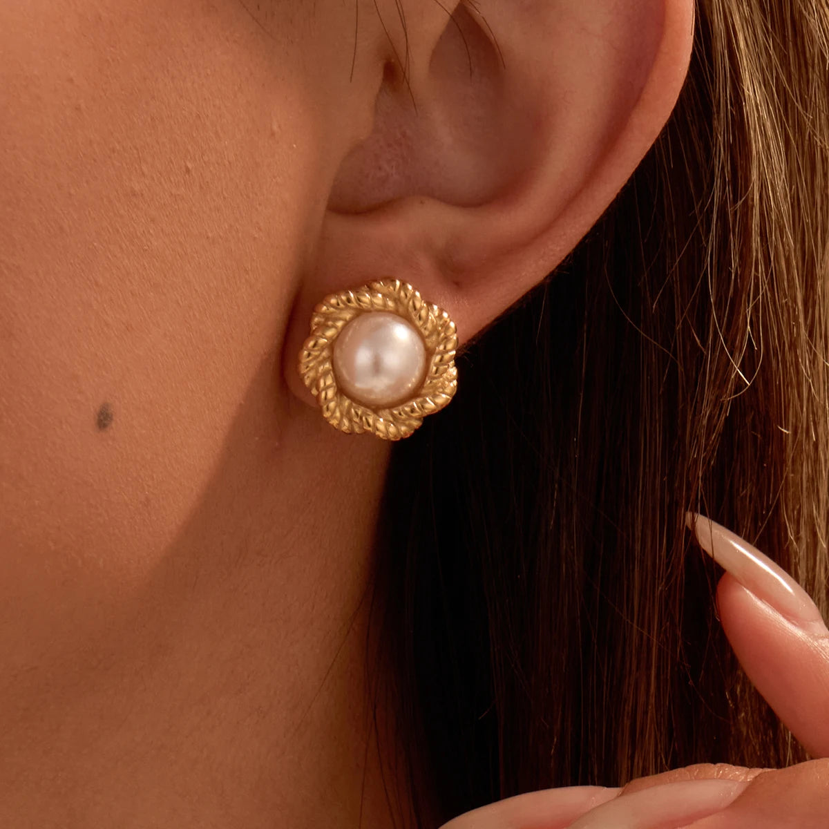 Vintage Gold Flower Pearl Stud Earrings for Gift PVD 18K Gold Plated Waterproof Stainless Steel Steel Fashion Jewelry for Women