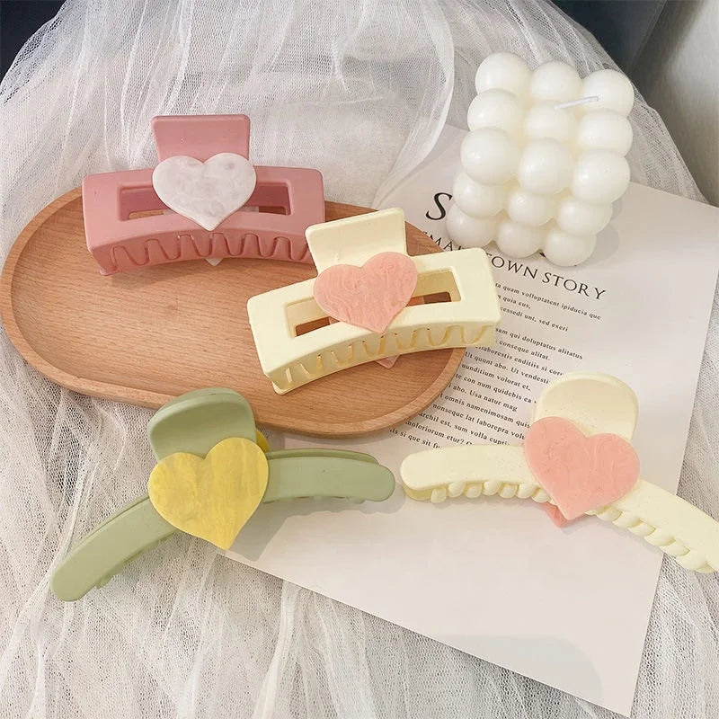 Ladies Candy Color Hair Claw Accessory in Japanese Korean Style Large Shark Claws Hair Clip with Love Heart Made of Plastic