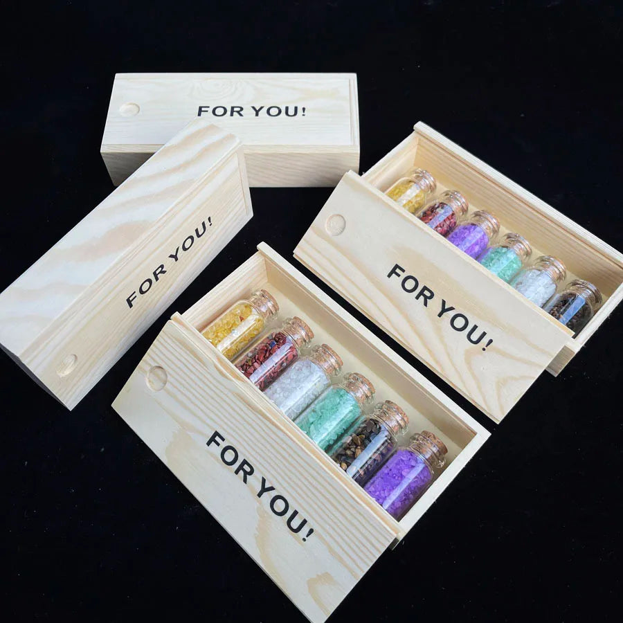 Wholesale Natural Crystal Quartz Chips Tiny Bottles Gemstone Healing Stones Bottle With Crystal Chips