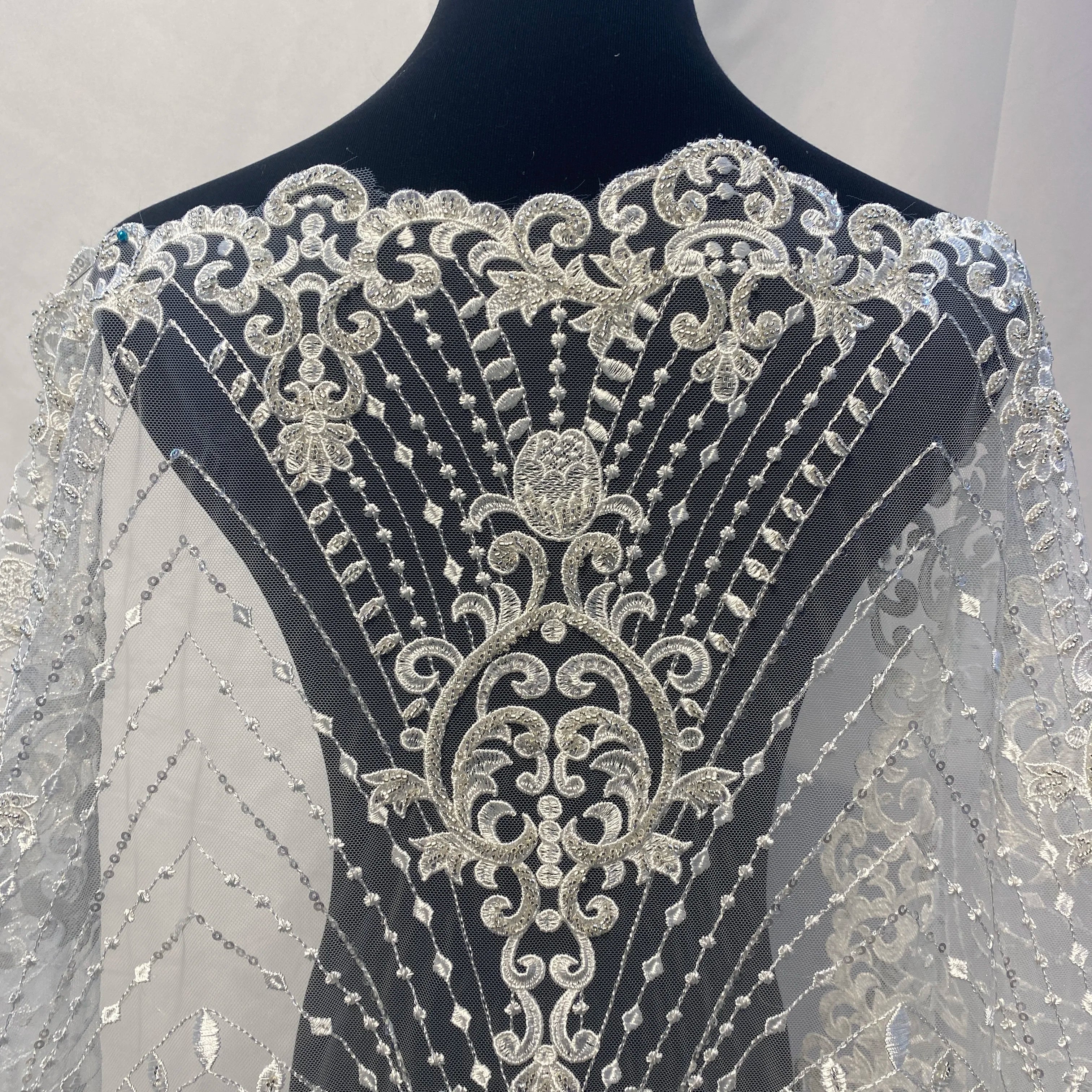 Direct Sales Good Price Bridal Beaded Lace Fabric Luxury White French Tulle 3D Embroidery Sequin Lace Wedding