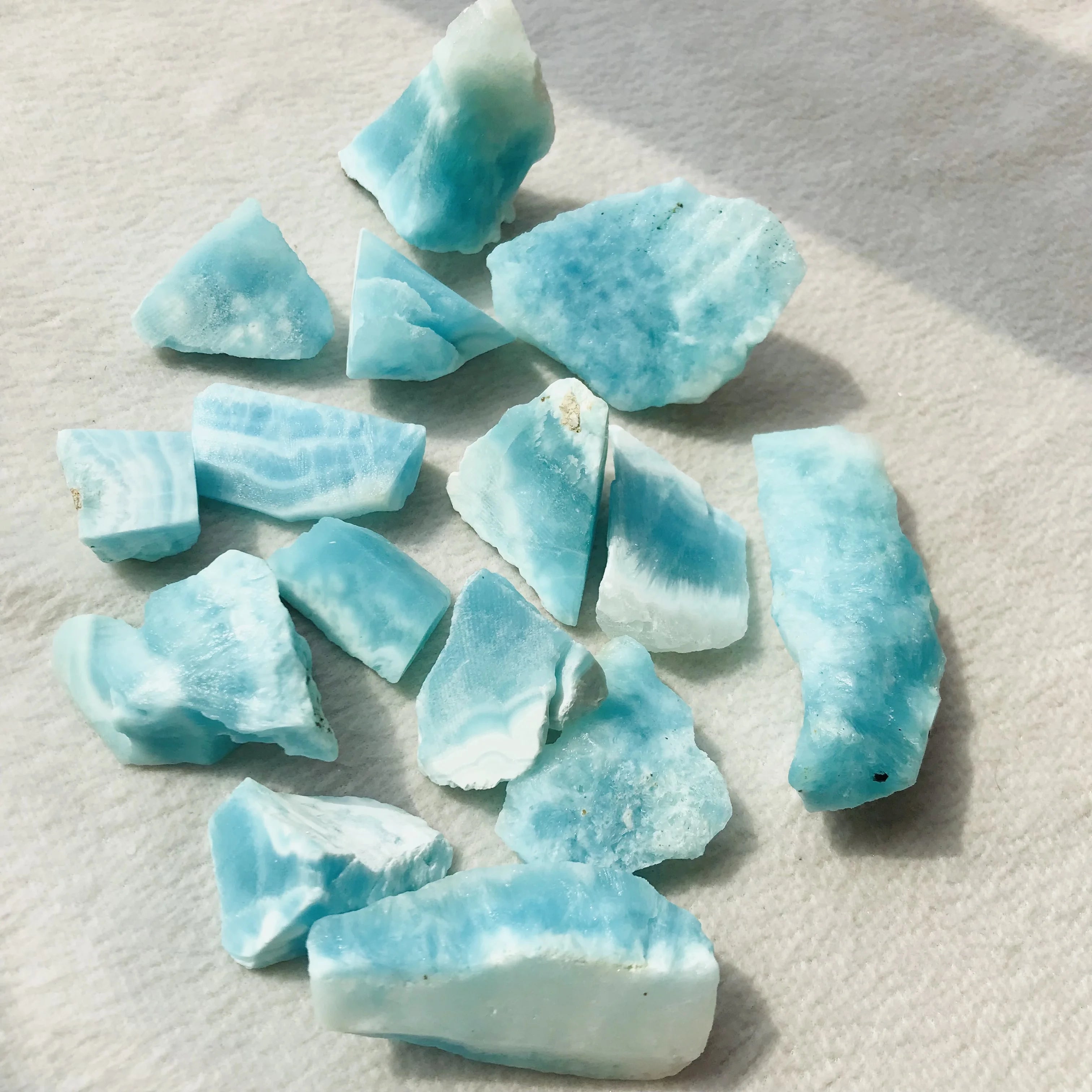 New Product Top Quality  Wholesale Natural Larimar Rough Stone for Home Decoration