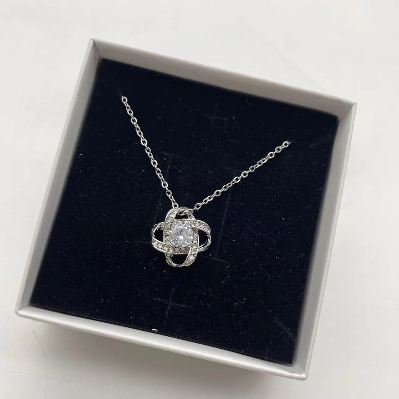 White Box Packing Wholesale Korean Fashion Flower Shaped Shiny Crystal Zircon Pendant Clavicle Chain Necklace for Women Girls