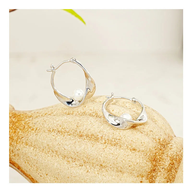 Free Video and Picture Niche Design Mobius Beeline Pearl S925 Sterling Silver Hoop Earrings for Girls Wholesale