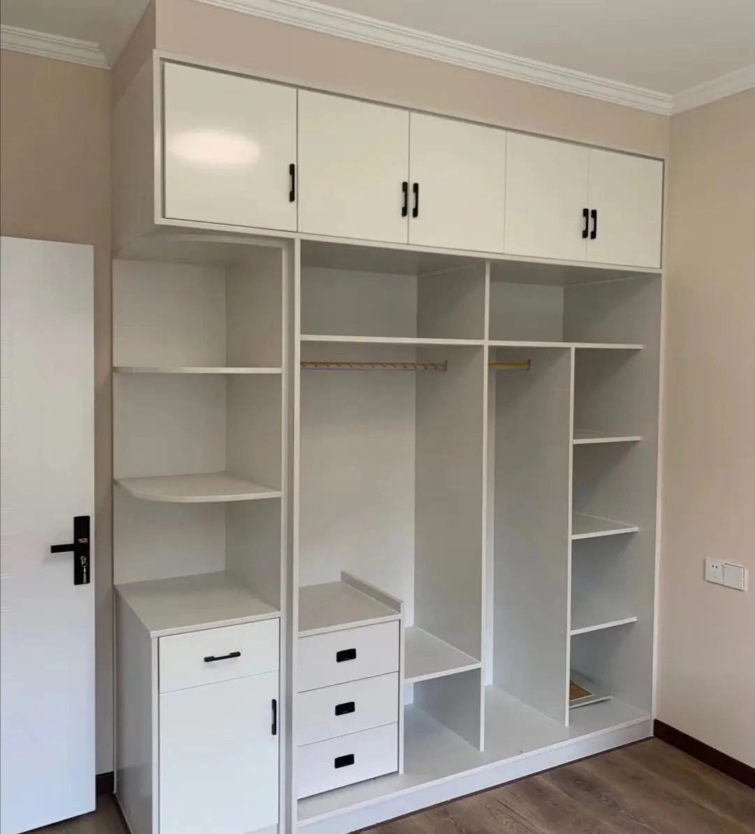 Economical Modern Extendable Glass Door Wardrobe Functional Easy-to-Install for Rental Homes and Offices
