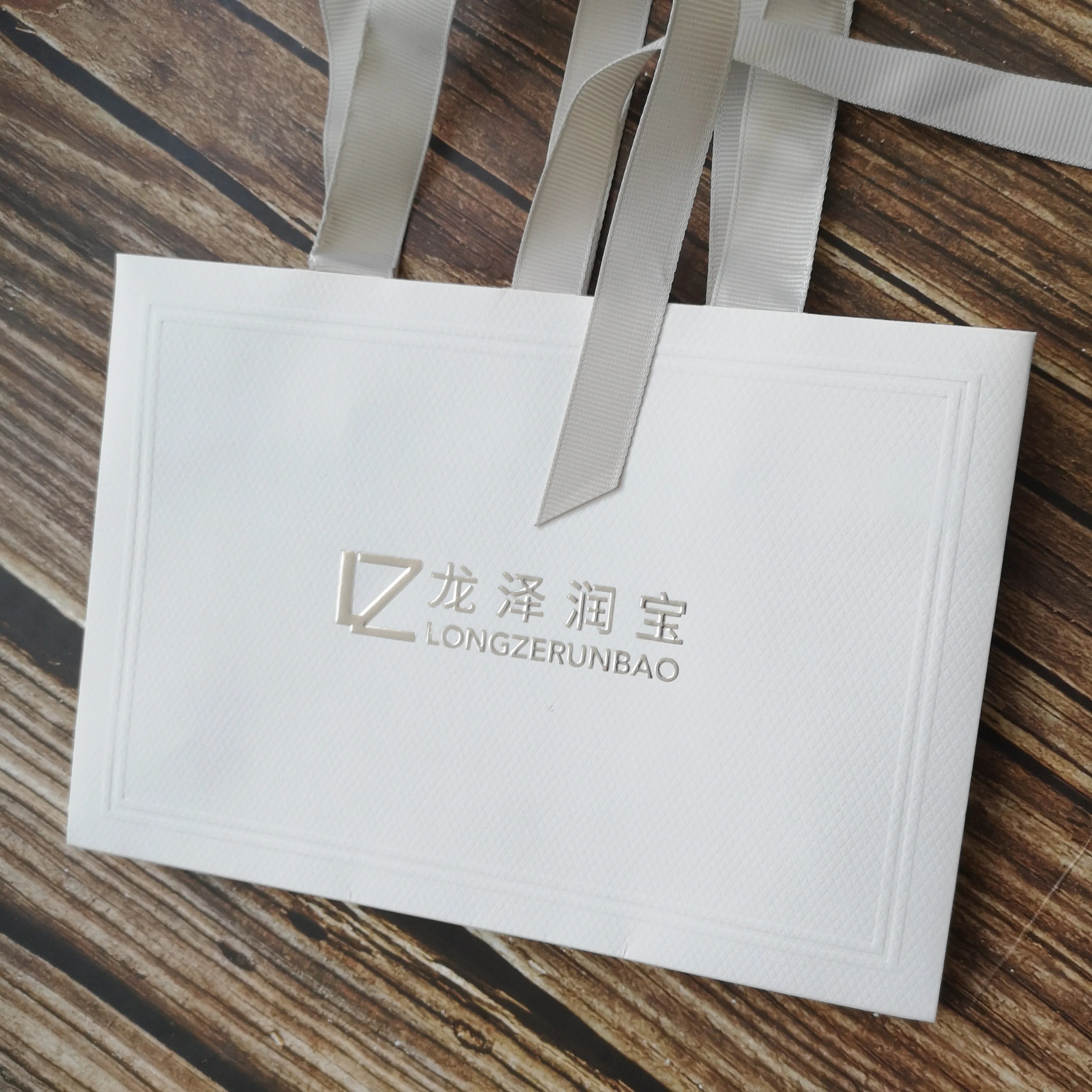 Wholesale Luxury Art Shopping Bag Custom Logo Printed Recycled Take Away Packaging for Supermarket Cheap Take Away Packaging