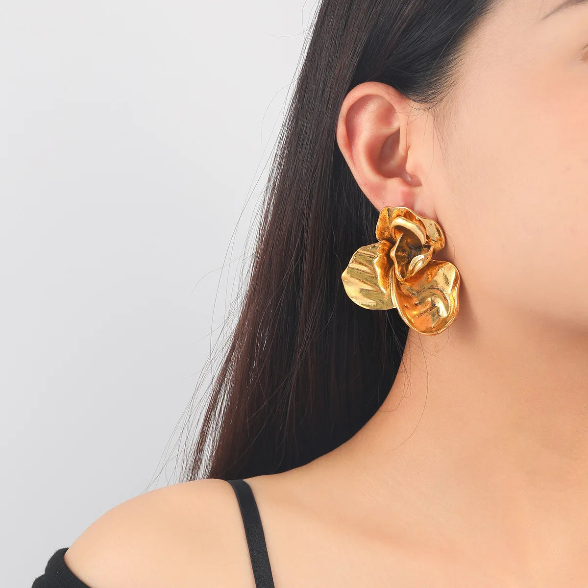Z New Vintage Light Luxury Style High-End Multi-Layer Gold Floral Ear Jewelry Three-Dimensional Large Flower Alloy Stud Earrings
