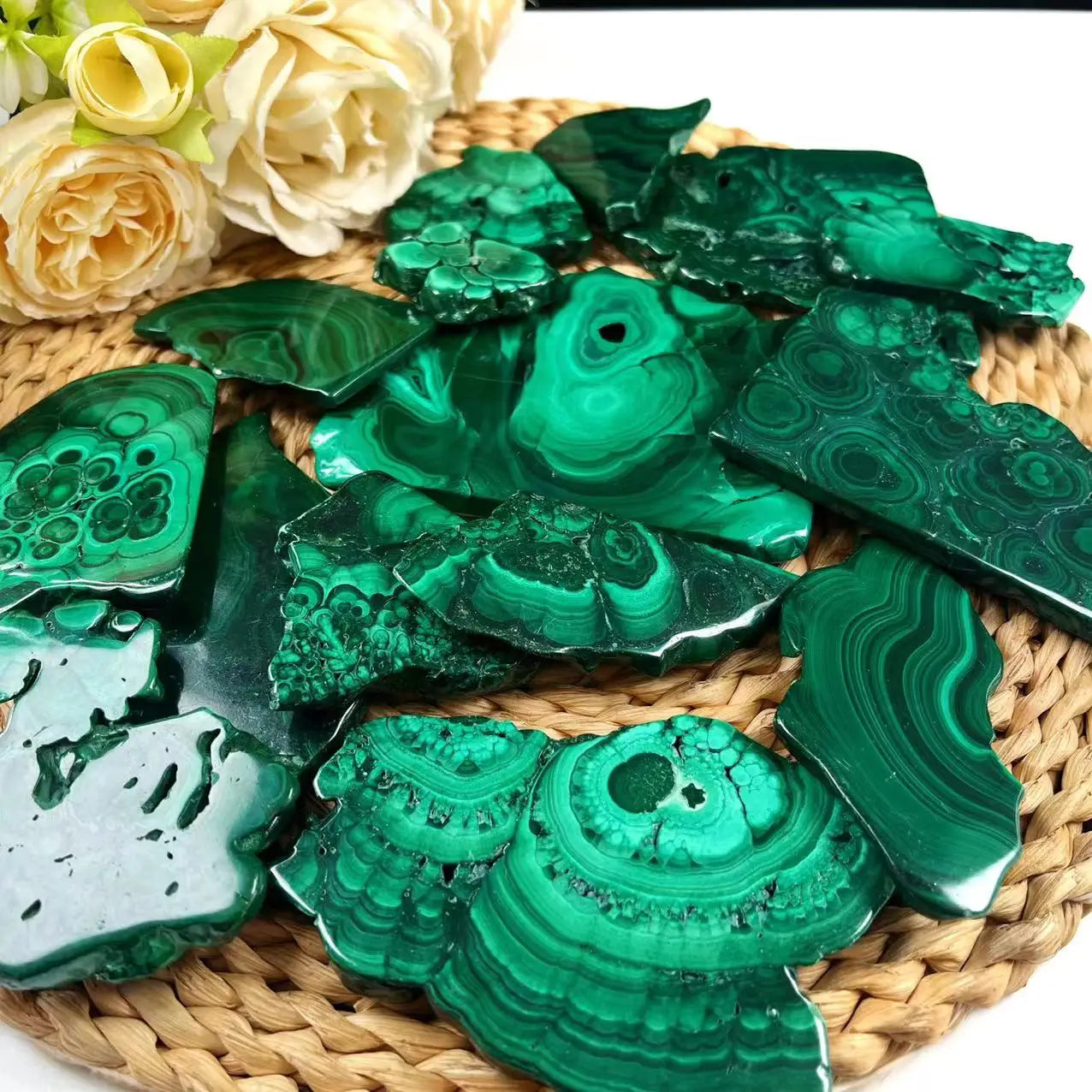 Wholesales Natural Stone Malachite Carved Slab Slice Free Form Energy Crystal for Healing or Decoration.
