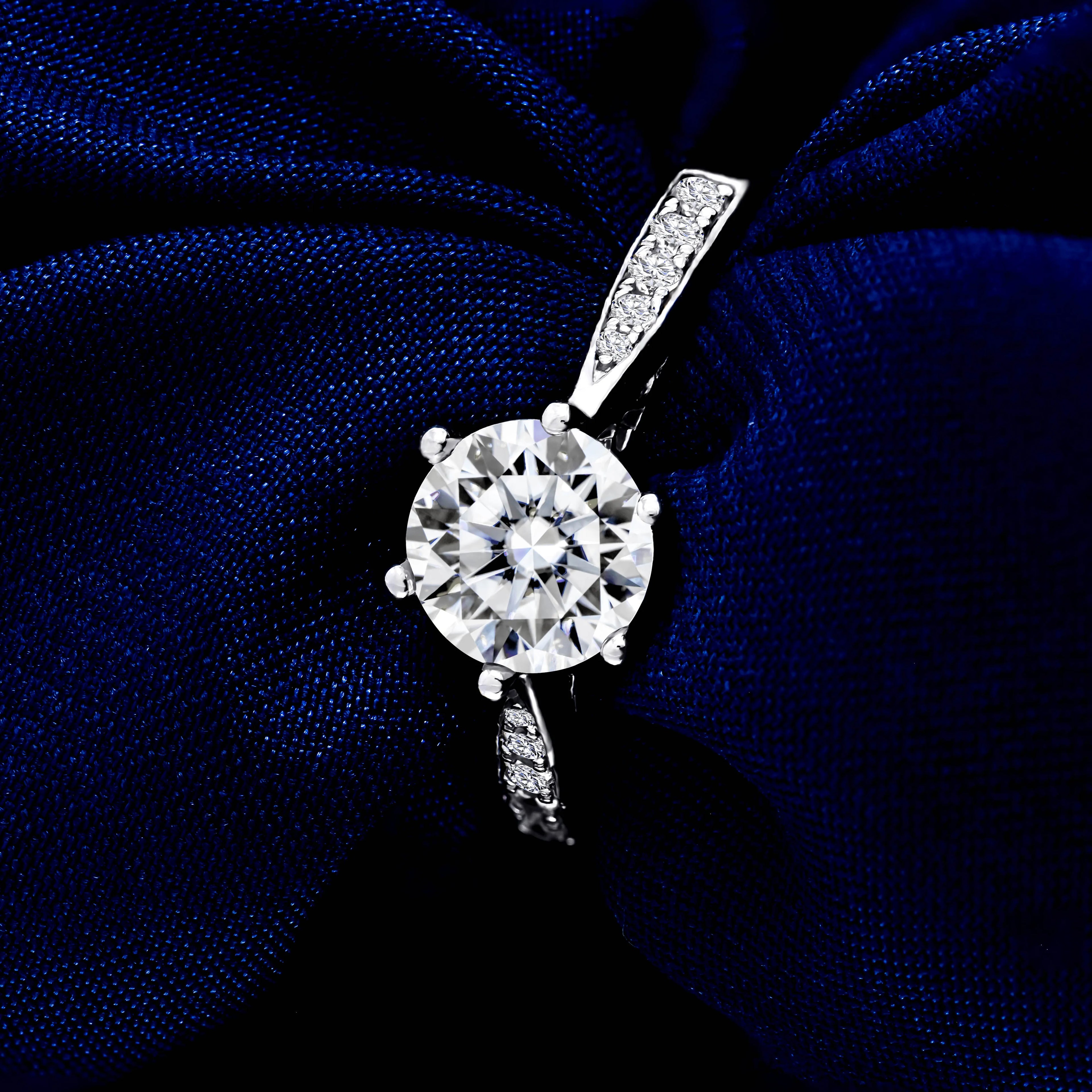Beautiful Melees Surrounding Crown 1 Carat Moissanite Engagement Ring for Women Wedding Anniversary Sincere love