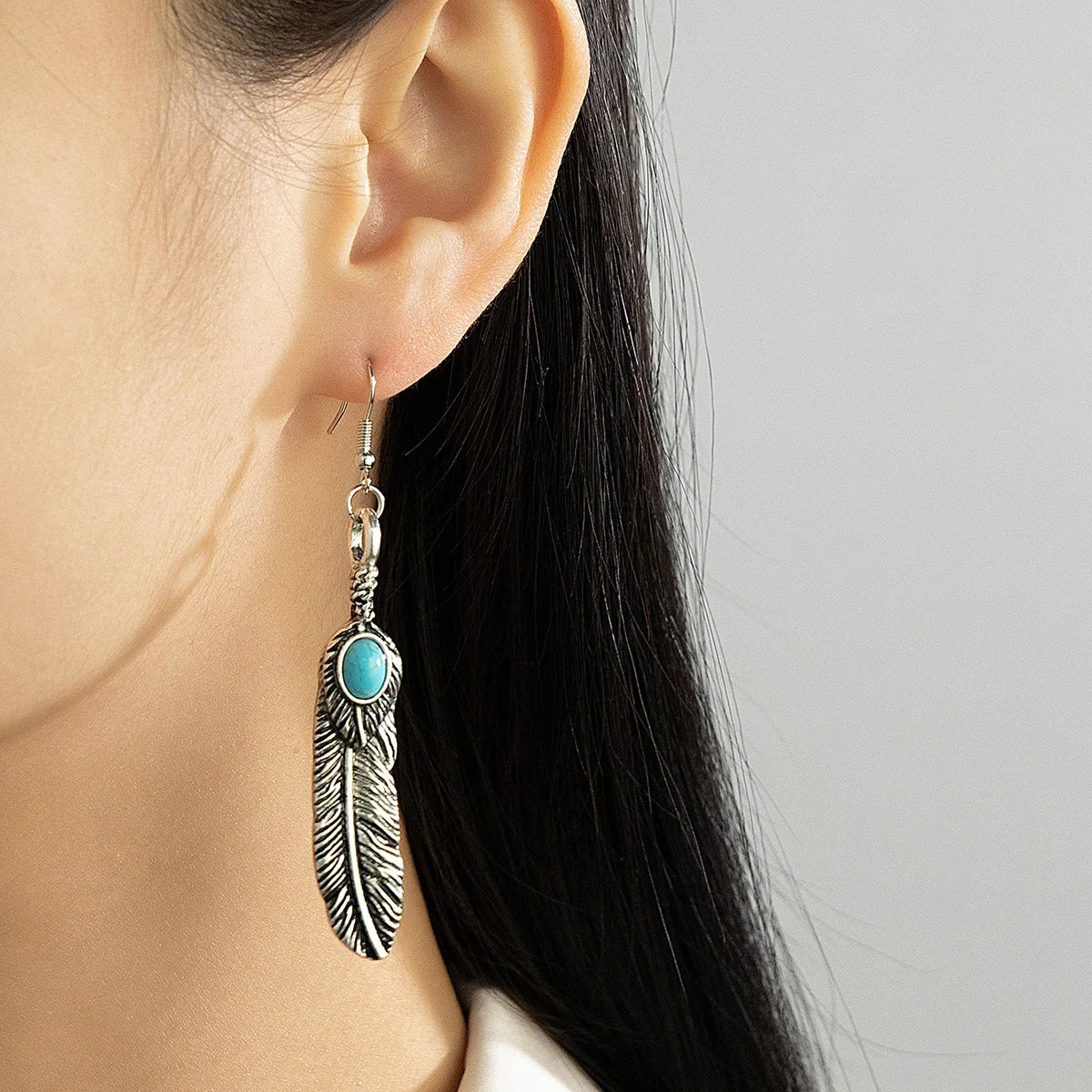 2023 New Fashion Retro Tassel Earrings Western Boho Style Turquoise Feather Earrings for Woman