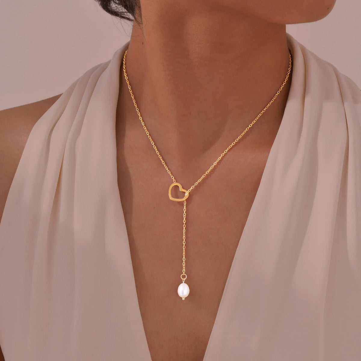 18K Gold Plated Waterproof Elegant Pearl Heart Hollow Adjustable Stainless Steel Choker Necklace for Lady MegaBDM