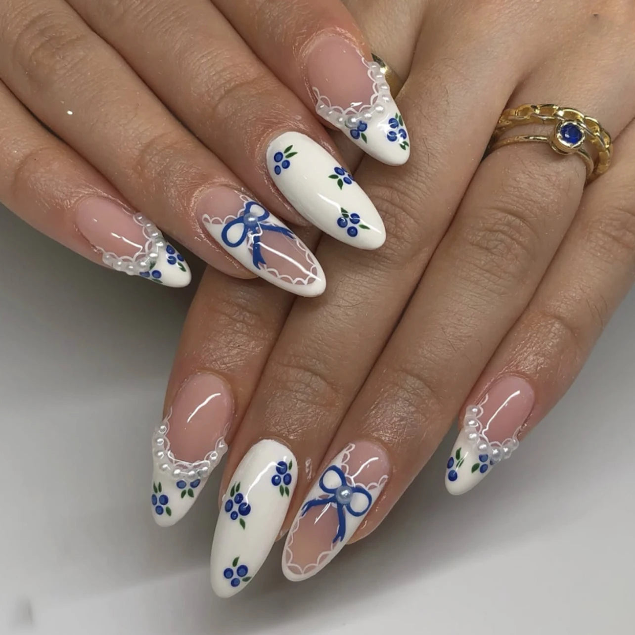 Wholesale 3822 Fresh Blue and White Contrast French Short Almond False Nails Press on Nails Artificial Fingernails Customize
