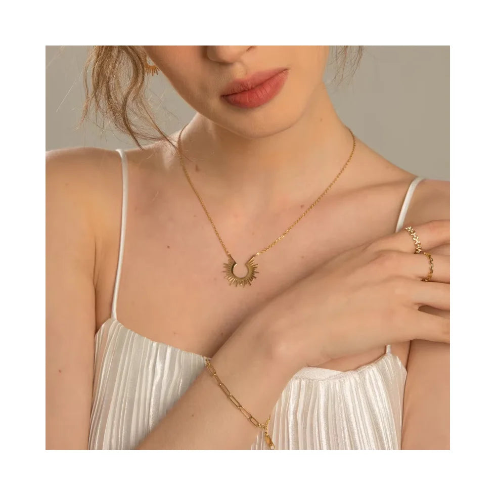 316L Stainless Steel Necklace Plated Ethnic Sun Totem Pendent Necklaces for Charm Women Birthday Party Fashion Jewelry
