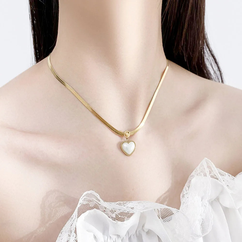 Hot Selling Fashion Chic Snake Chain Stainless Steel Heart Pendant Chocker Necklace for Women