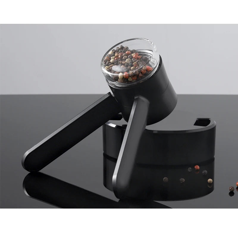 2023 New Arrivals Kitchen Tools  One-Hand Plastic Manual Spice Mill Salt and Pepper Grinder with Glass Jar and Base