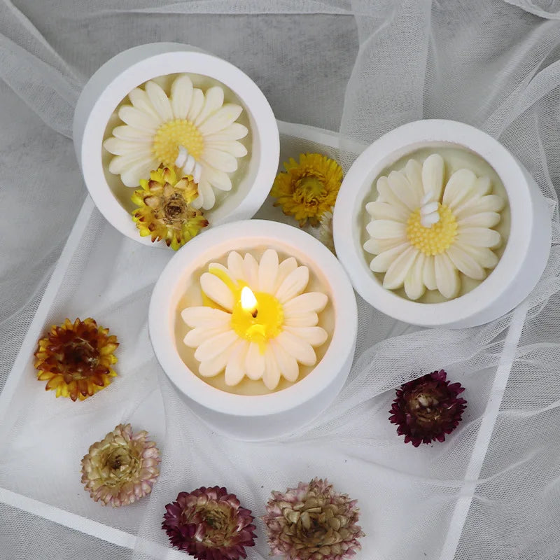 R177 White Daisy Scented Soy Wax Candle Cute Home Decoration Other Candles Wax for Easter Graduation Bars Diwali Votive Candle