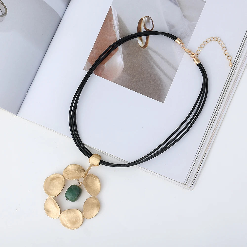 TongLing Latest Resin Gold Plated Necklace Ladies Vintage Resin Pendant Necklace for Women