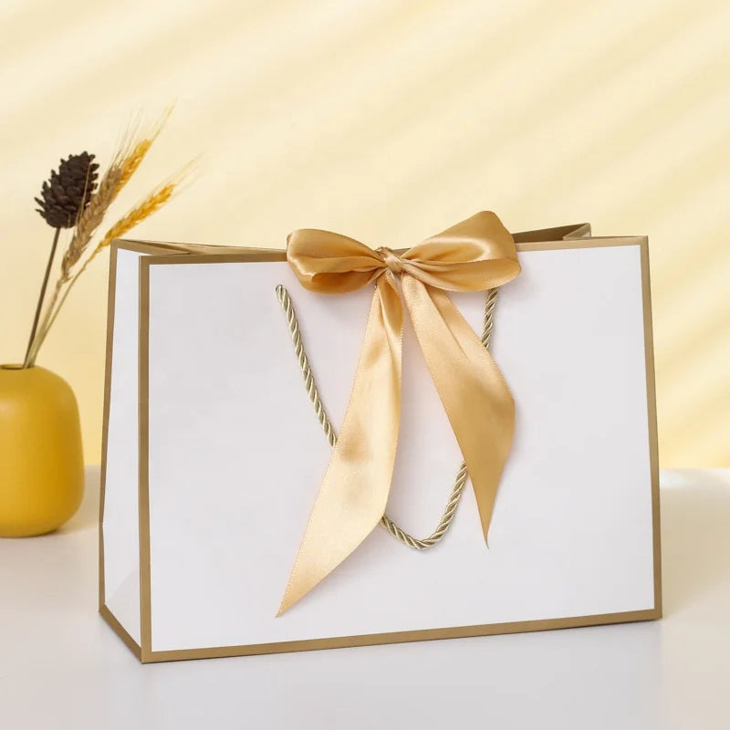 Customized Shopping Paper Bags for Clothes Boutique Clothing Retail Carry Paper Bags