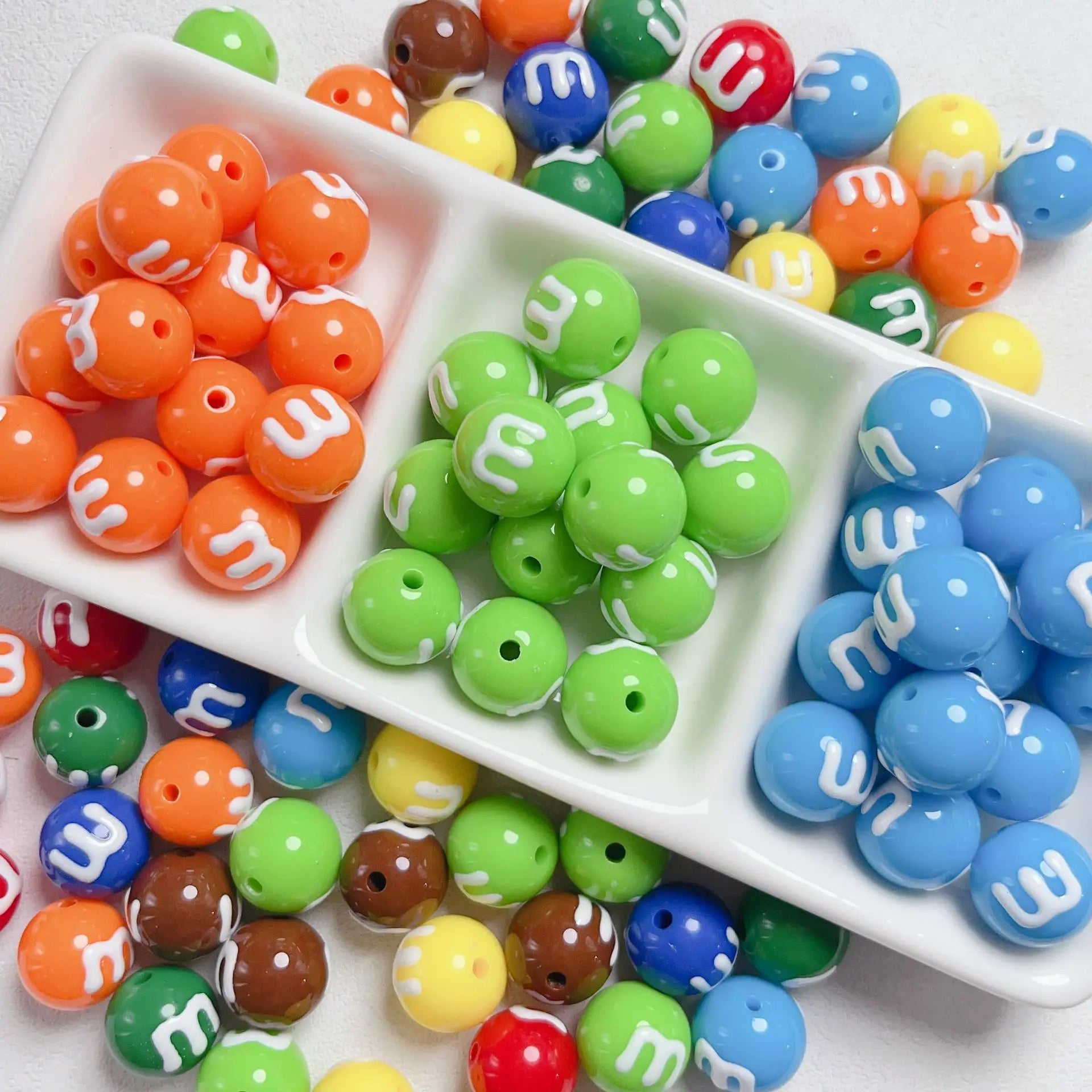 14 mm Hand-painted Letter M Acrylic Round 100 PCS / Bag Beads Necklace Bracelet Material Accessories