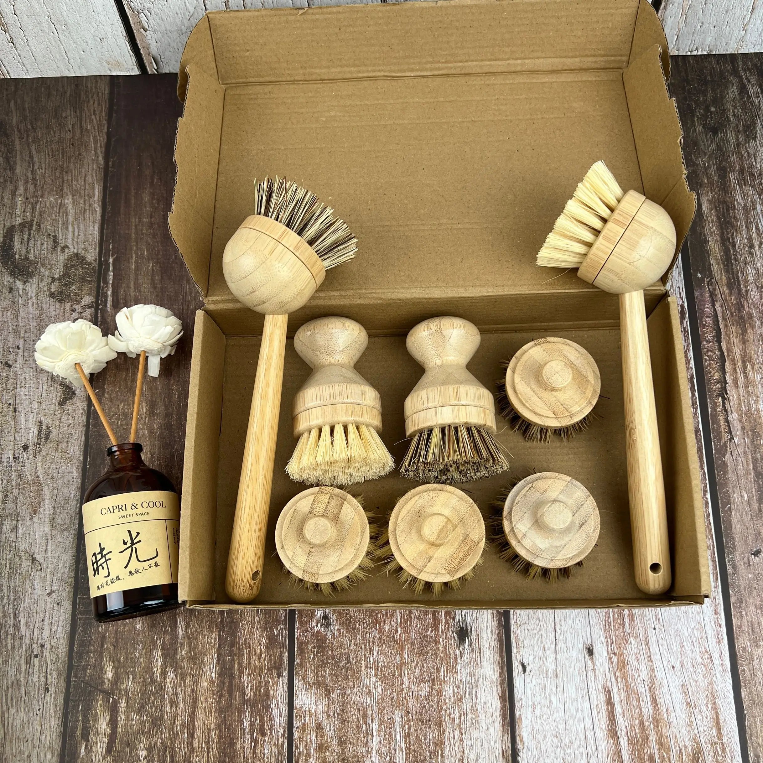 OEM/ODM Factory Wholesale Short or Long Handle Detachable New Design Bamboo Palm Kitchen Pot Dish Cleaning Brush