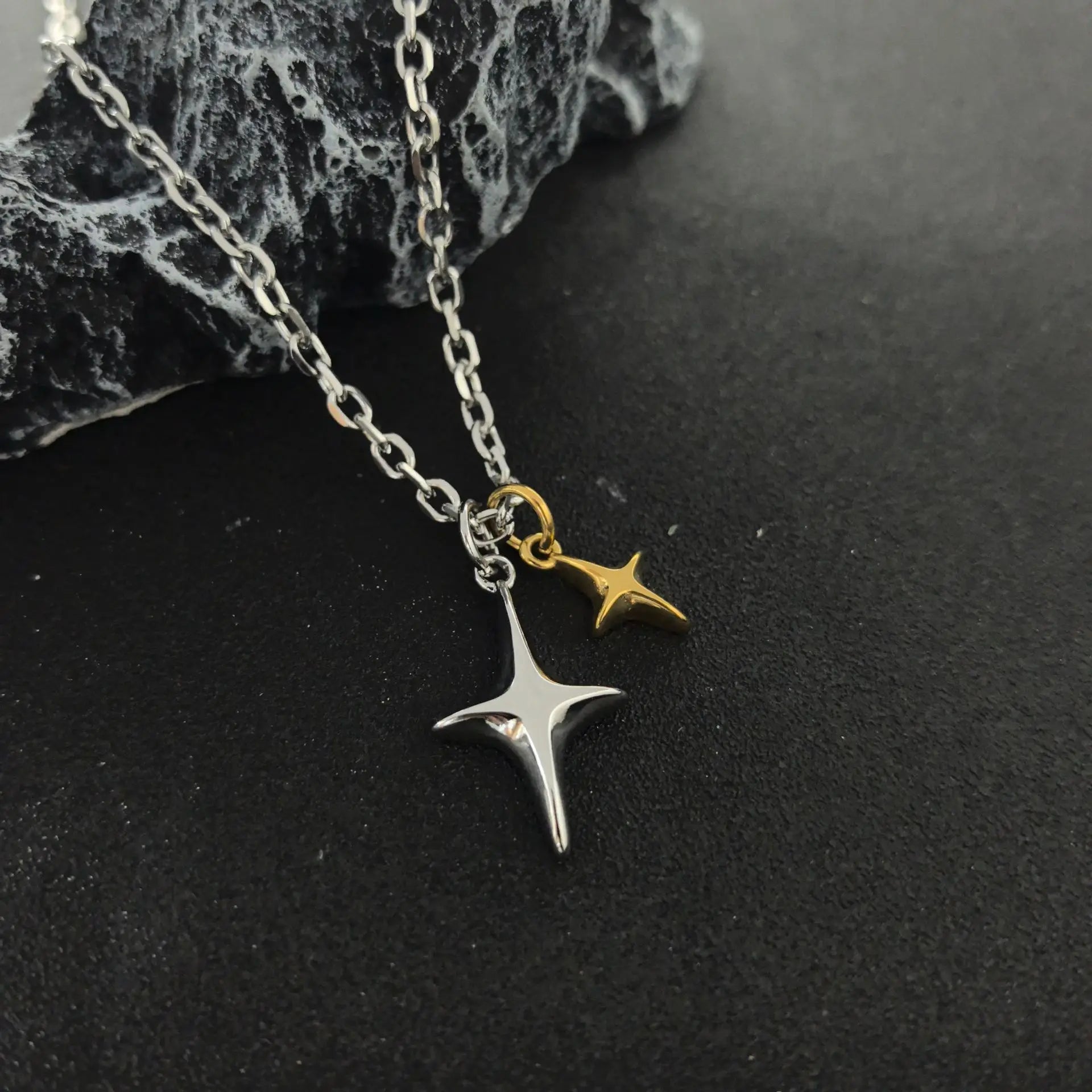New Fashionable Stainless Steel Asymmetrical Pentagram Pendant Necklace 18K Gold-Plated Trendy Link Chain for Men Women Jewelry